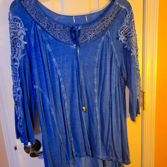 ONE WORLD Tops - One world xl blue tunic style top.